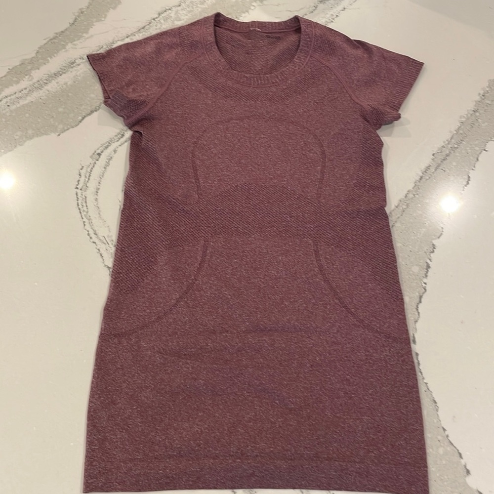 Lululemon size 2 shirt
